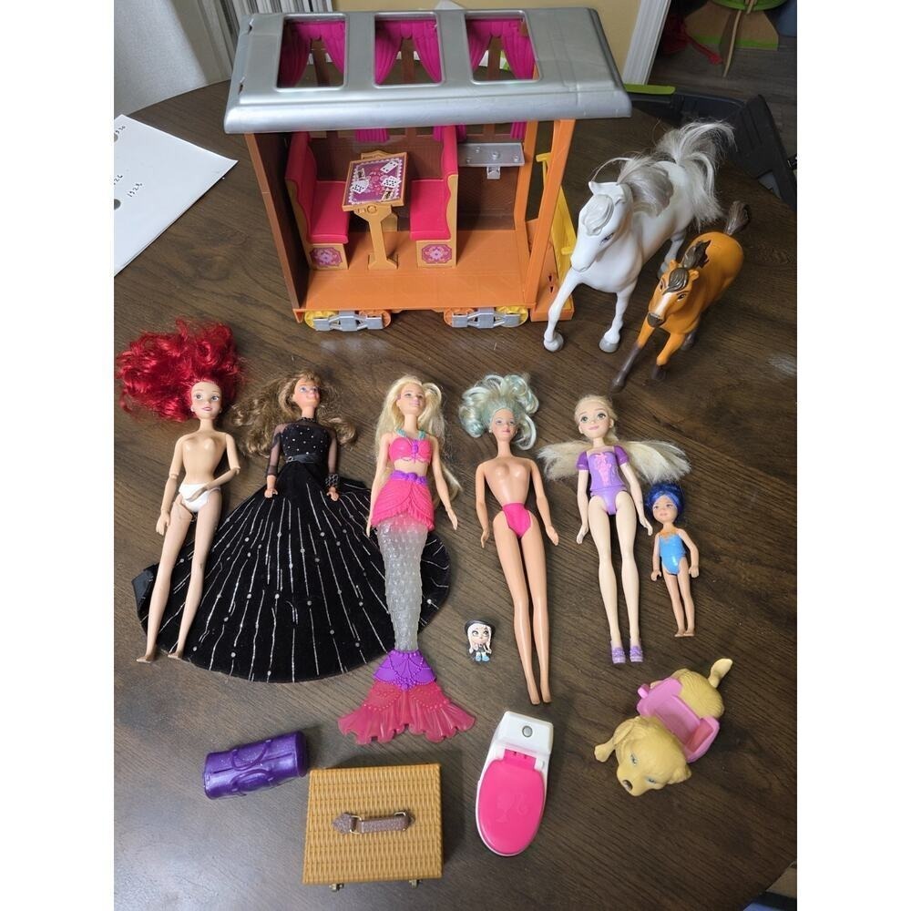 Lot Of 14 Barbie, Ideal, Lucky, Bionic Dolls Horses, Dog, Cafe, Purse, Toilette